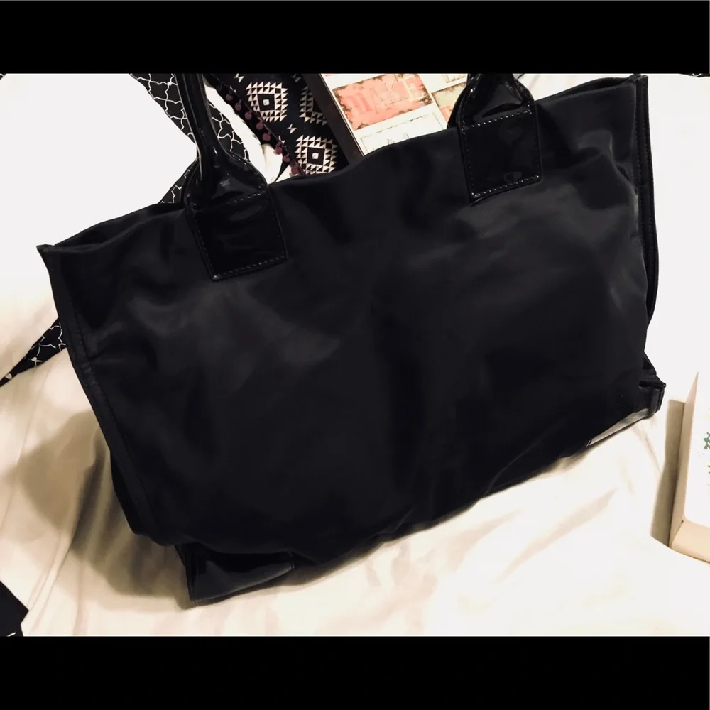 🌹Tory Burch Ella Black nylon/leather large tote🌹 - Picture 3 of 8